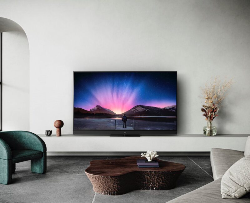054-FY2021-Panasonic OLED-TV LZW2004-lifestyle-01 Panasonic LZW2004 OLED TV