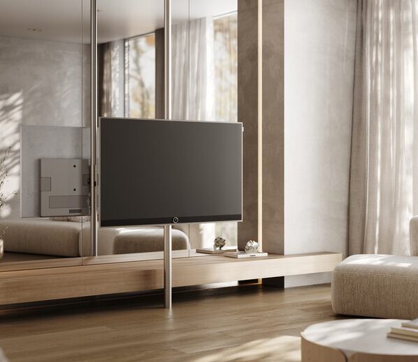 Loewe floor2ceiling stand 42-65 – chromesilver